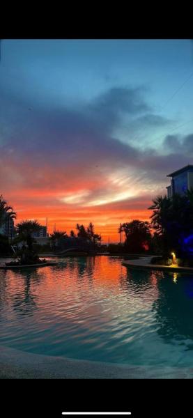 Tropical Paradise at Luxurious Ocean Village